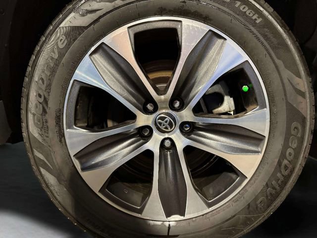 Used 2023 Toyota Highlander XLE image 36