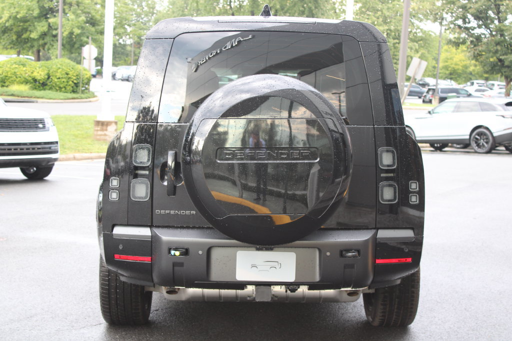 New 2026 Land Rover Defender 130 X-Dynamic SE AWD/4WD image 4