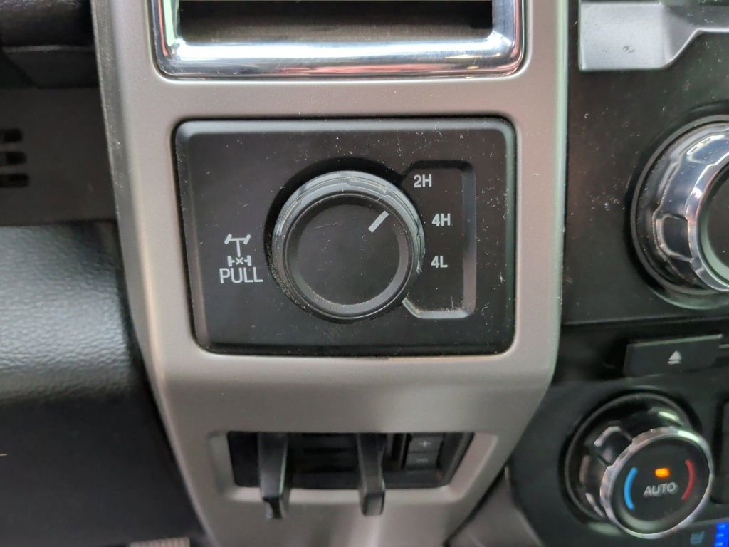 Used 2017 Ford F350 Lariat w/ Chrome Package image 24