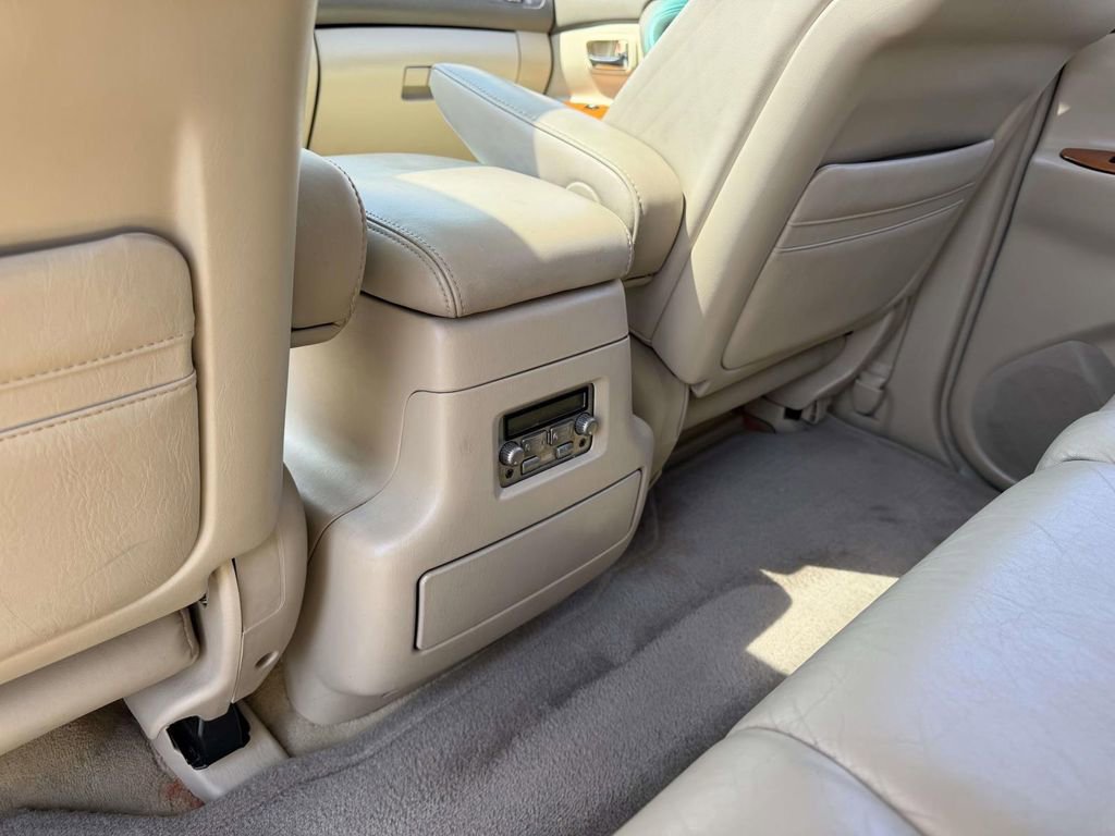 Used 2004 Lexus LX 470 4WD image 22