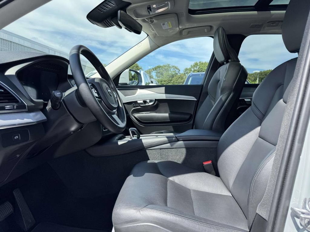 Certified 2025 Volvo XC90 B5 Core AWD/4WD image 13