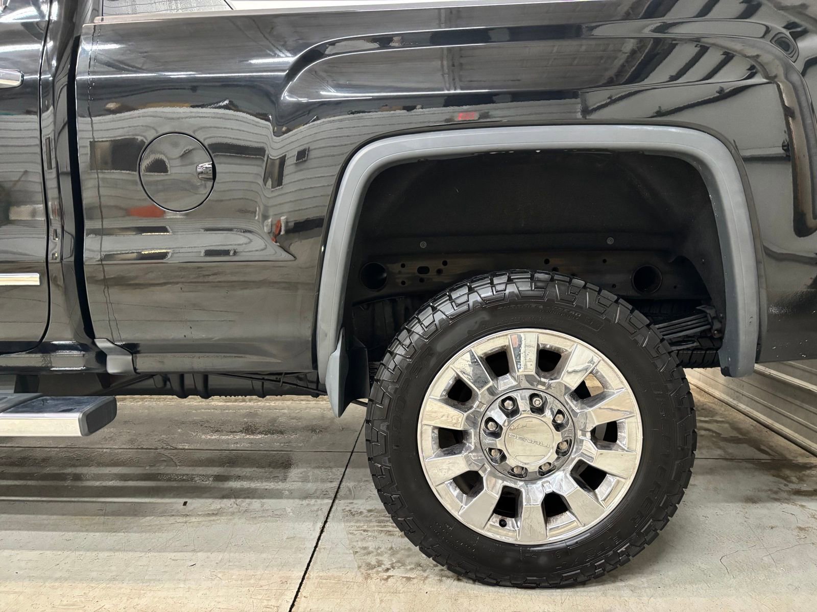 Used 2016 GMC Sierra 2500 Denali w/ Duramax Plus Package image 4