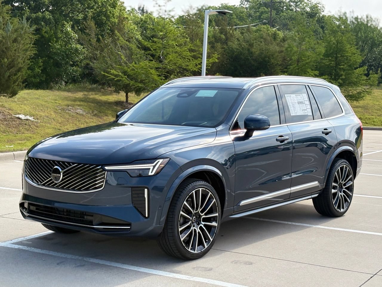 New 2026 Volvo XC90 B6 Ultra w/ Lounge Package AWD/4WD image 3