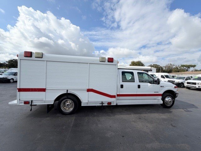 Used 2002 Ford F550 2WD Crew Cab Super Duty image 4