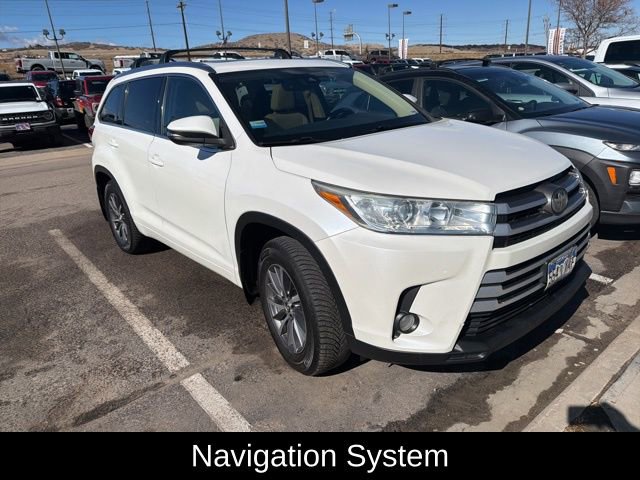 Used 2017 Toyota Highlander XLE image 3