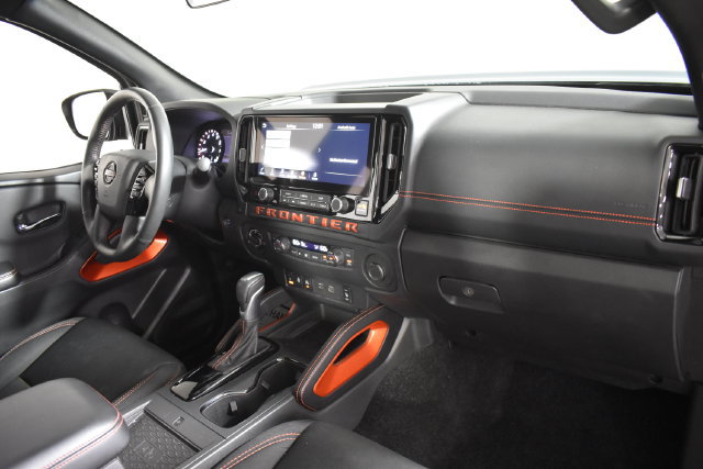 Used 2025 Nissan Frontier PRO-4X w/ Pro Convenience Package AWD/4WD image 35