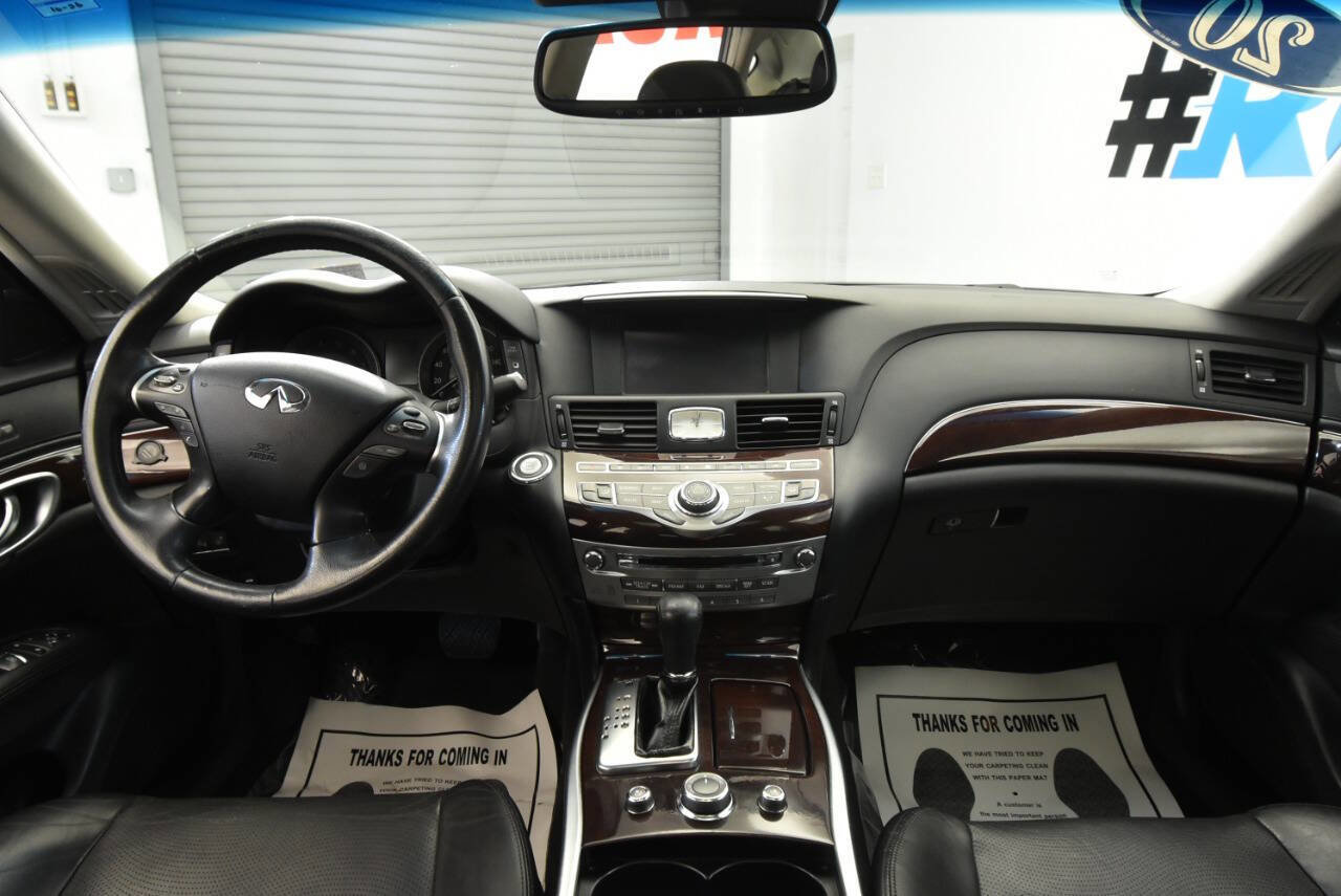 Used 2016 INFINITI Q70 L 3.7 w/ Technology Package image 22