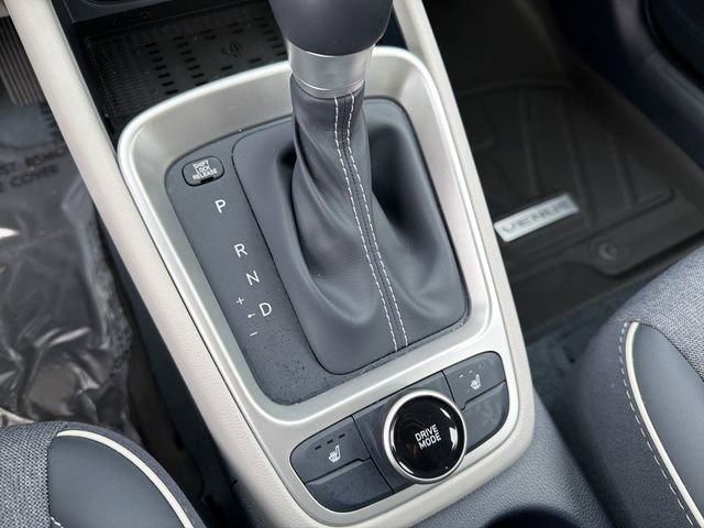 Used 2025 Hyundai Venue Limited FWD image 31