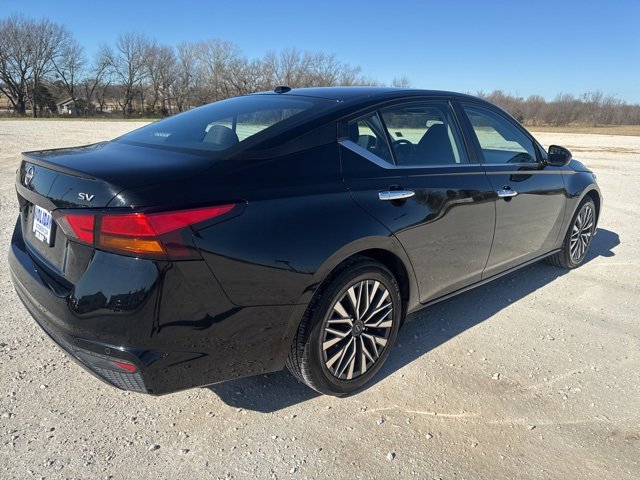 Used 2024 Nissan Altima 2.5 SV image 6
