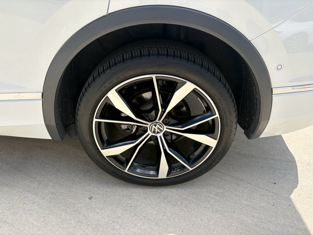 Used 2024 Volkswagen Tiguan SEL R-Line AWD/4WD image 39