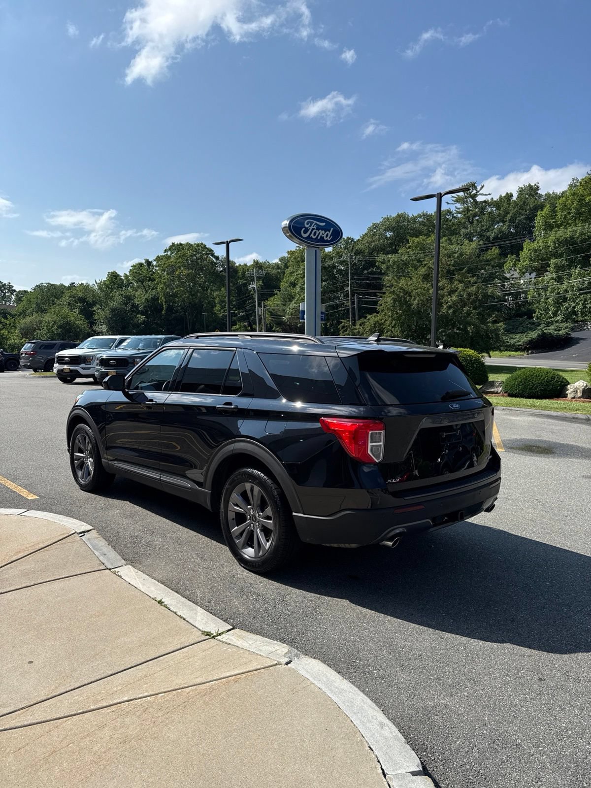 Certified 2023 Ford Explorer XLT w/ Equipment Group 202A AWD/4WD image 5