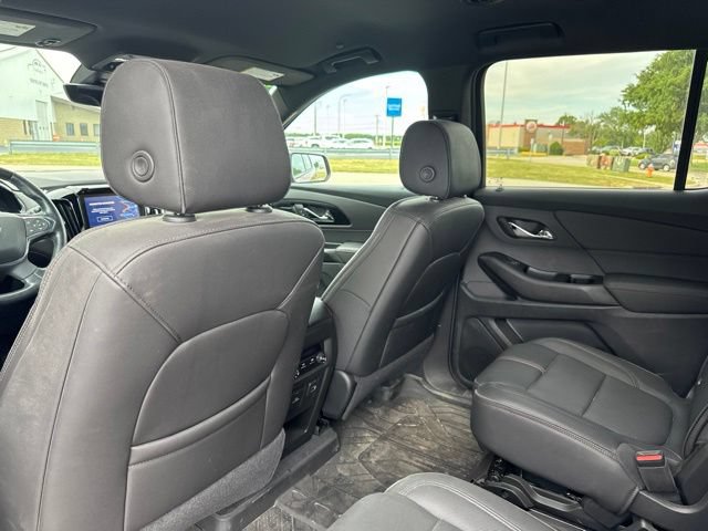 Used 2023 Chevrolet Traverse RS FWD image 13