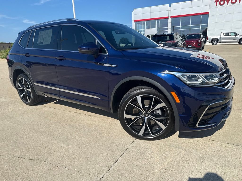 Used 2024 Volkswagen Tiguan SEL R-Line AWD/4WD image 2