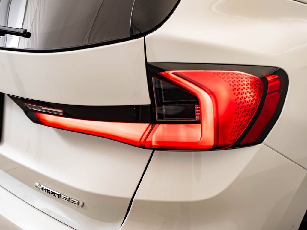 New 2026 BMW X1 xDrive28i w/ Technology Package AWD/4WD image 9