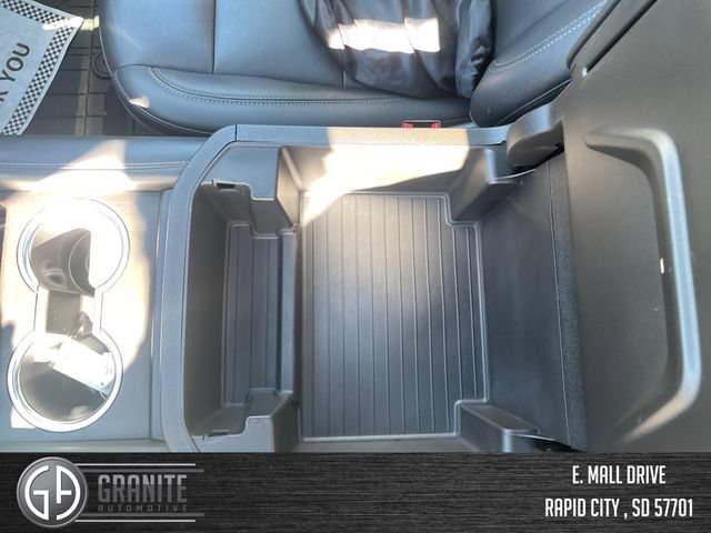Used 2021 Chevrolet Tahoe Z71 w/ Z71 Off-Road Package AWD/4WD image 19