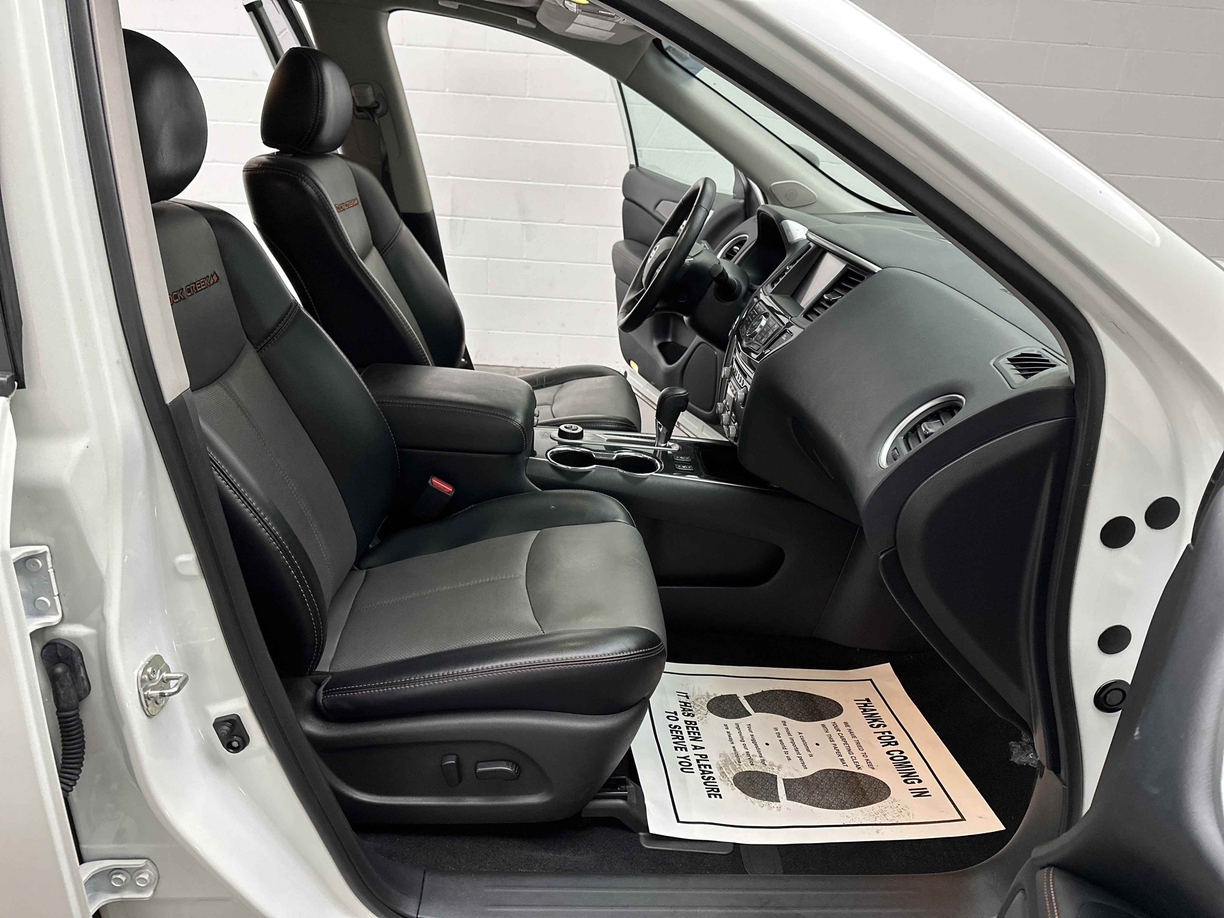 Used 2020 Nissan Pathfinder SL image 26