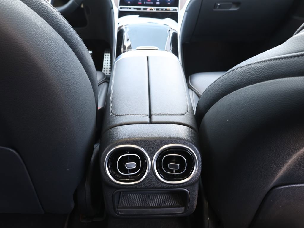 Used 2024 Mercedes-Benz GLC 300 image 26