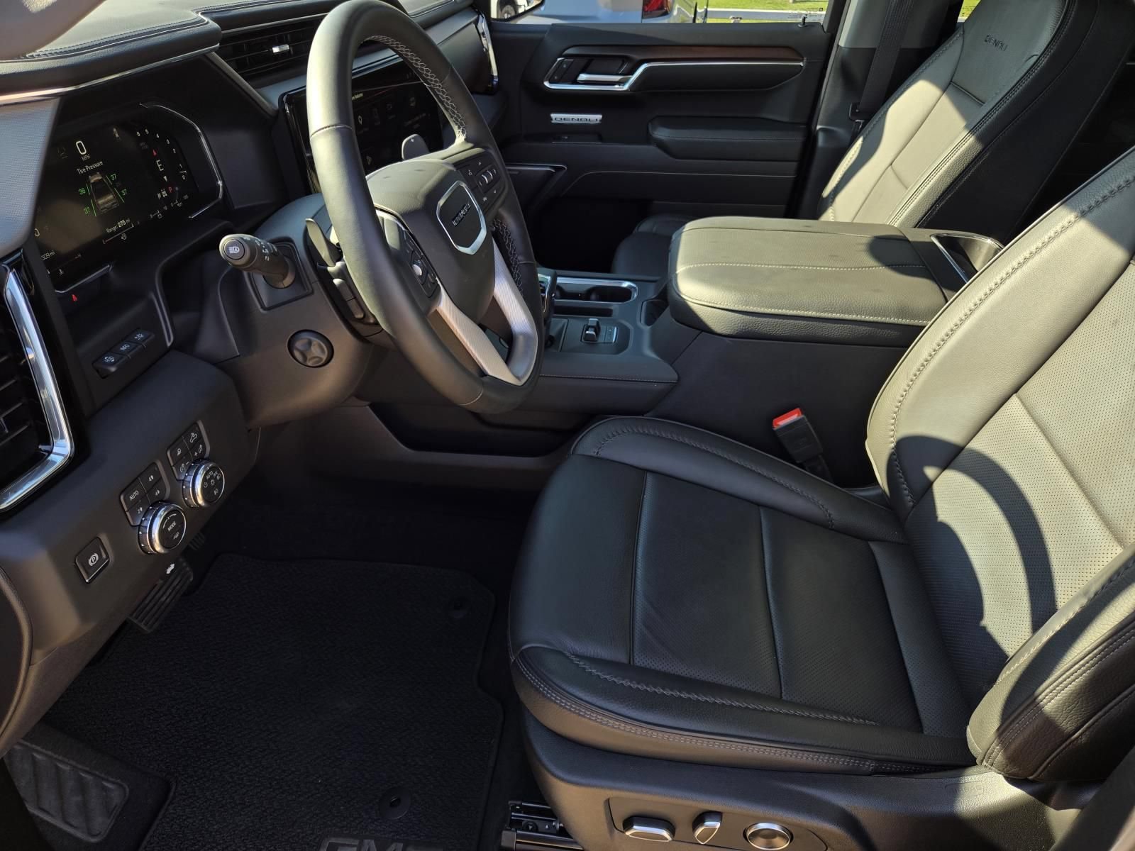 Used 2026 GMC Sierra 1500 Denali w/ Denali Reserve Package AWD/4WD image 8