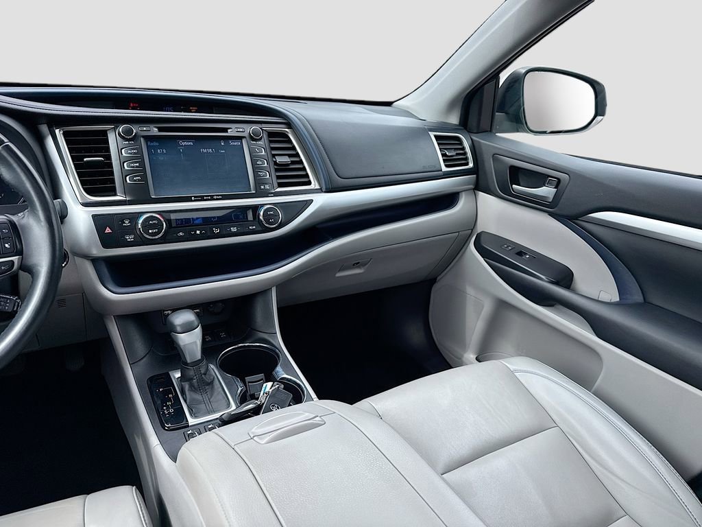 Used 2019 Toyota Highlander XLE image 21