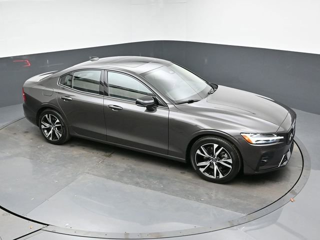 Used 2025 Volvo S60 B5 Plus image 34