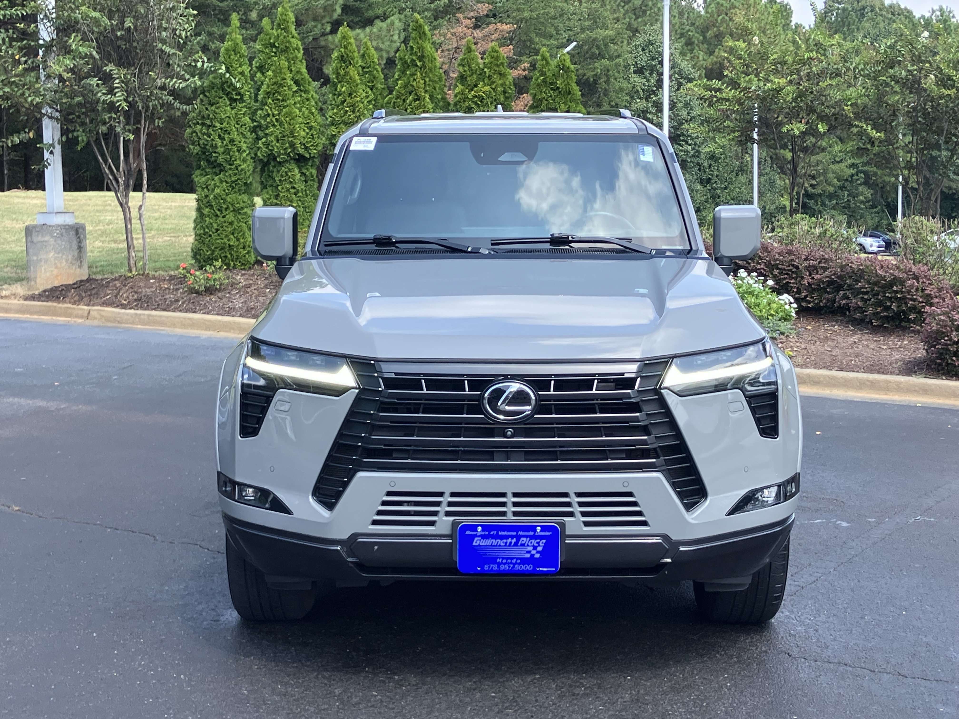 Used 2025 Lexus GX 550 w/ Accessory Package (2T) AWD/4WD image 3