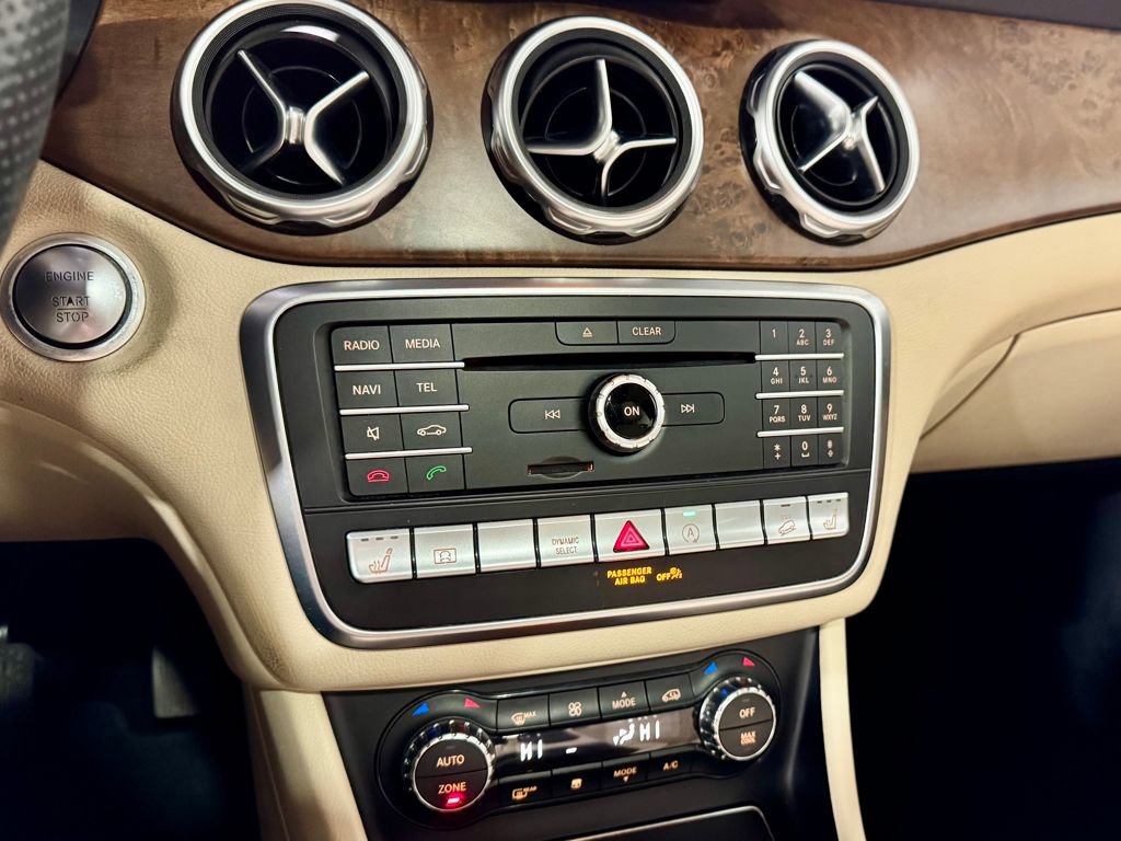 Used 2020 Mercedes-Benz GLA 250 4MATIC w/ Premium Package image 21