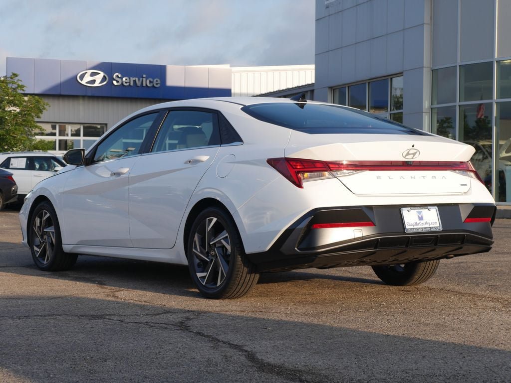 Used 2025 Hyundai Elantra Limited FWD image 15