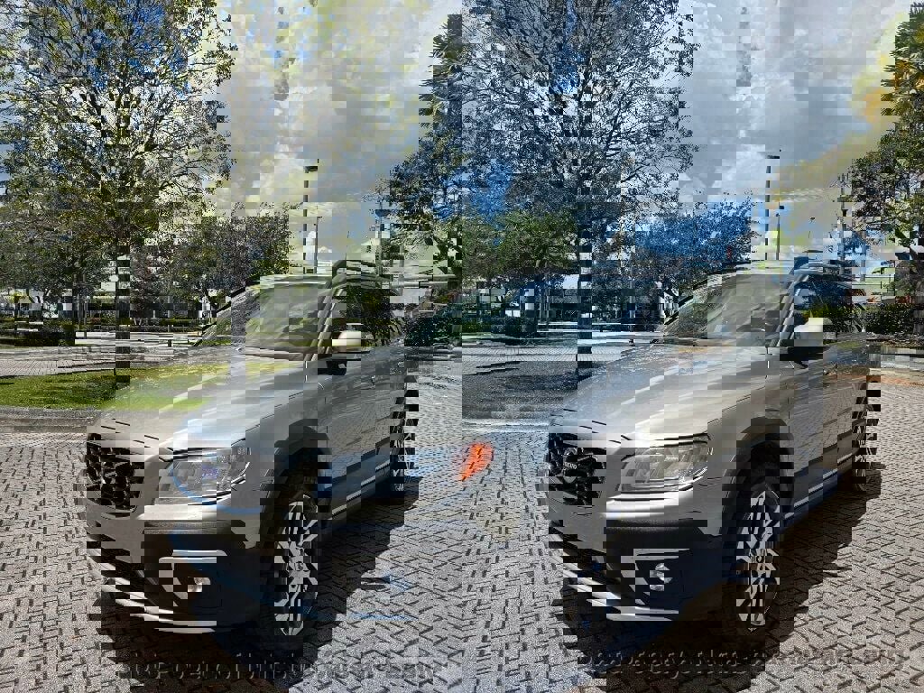 Used 2015 Volvo XC70 T5 Premier w/ Proximity Package FWD image 19