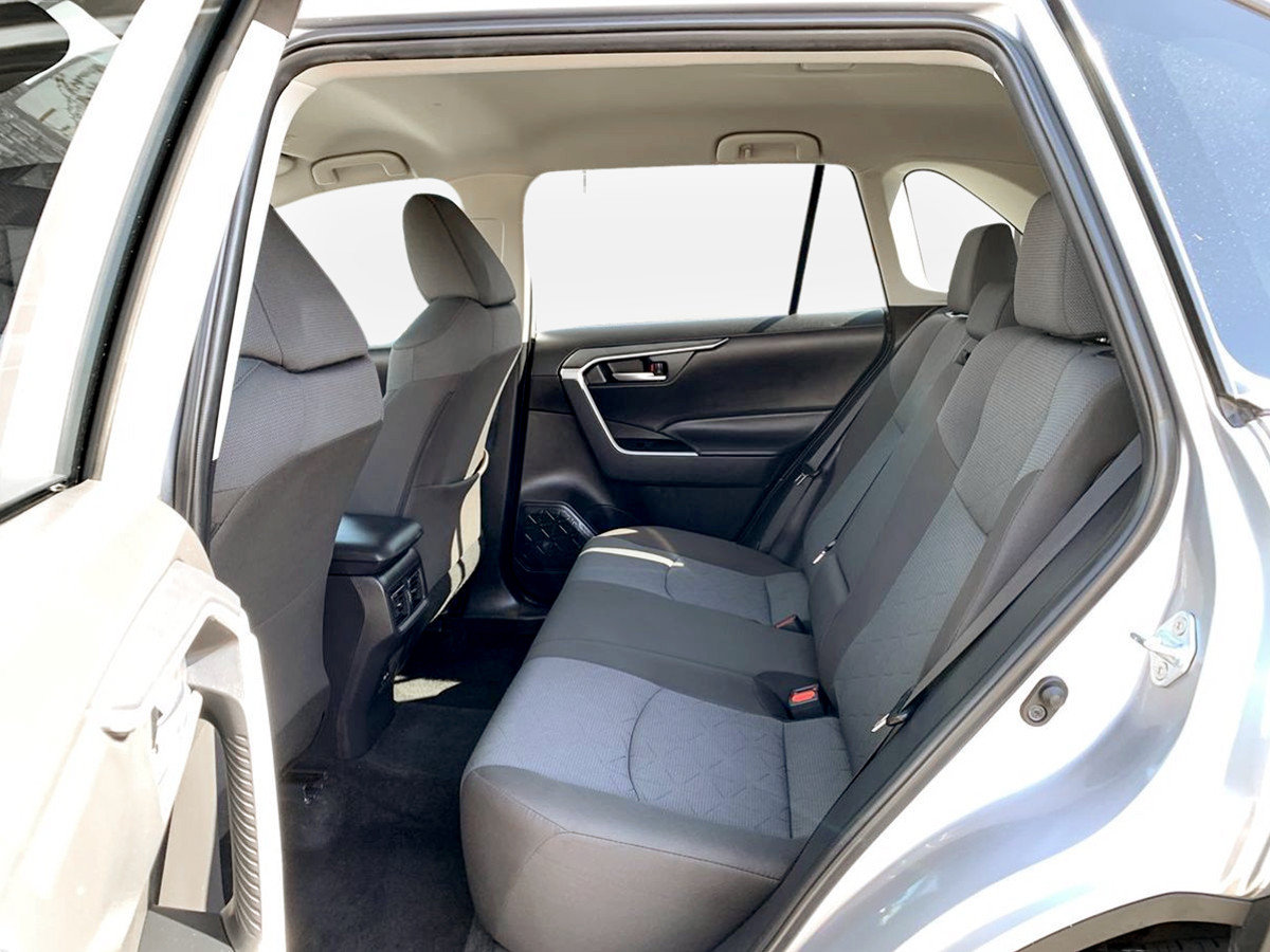 Used 2025 Toyota RAV4 XLE AWD/4WD image 25