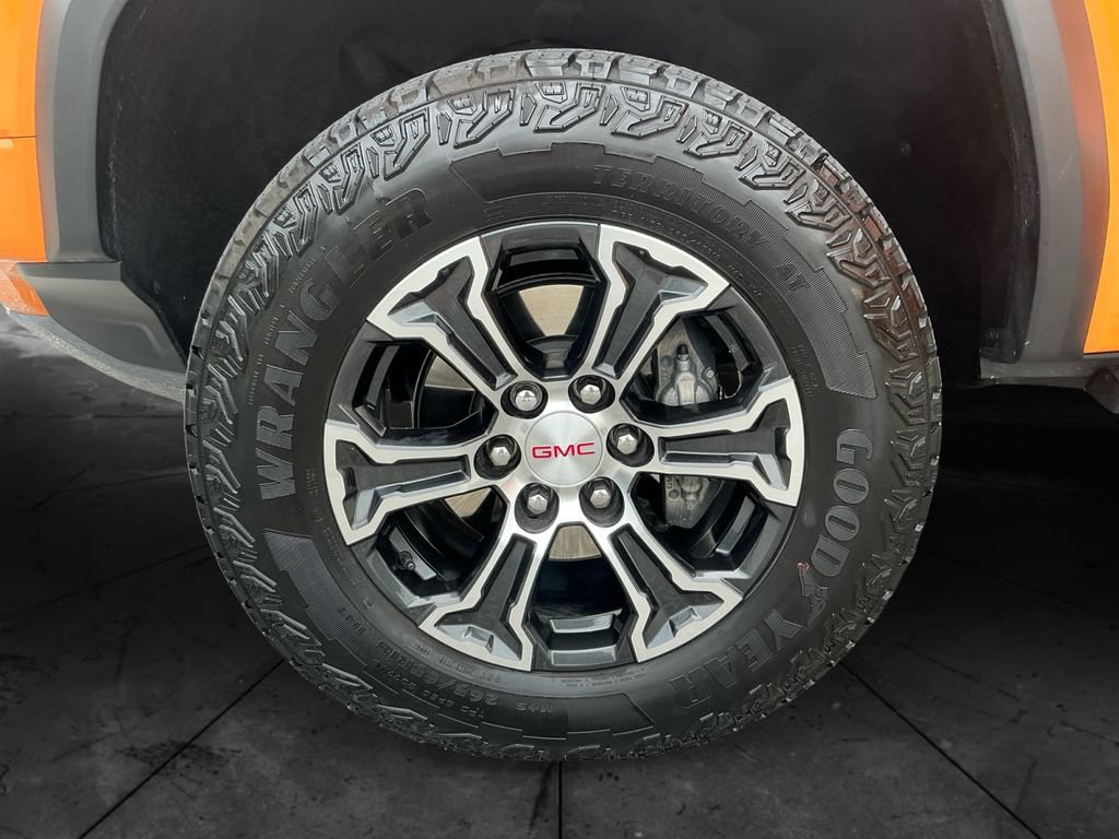 Used 2025 GMC Canyon AT4 w/ LPO, Off Road Lift Package AWD/4WD image 15