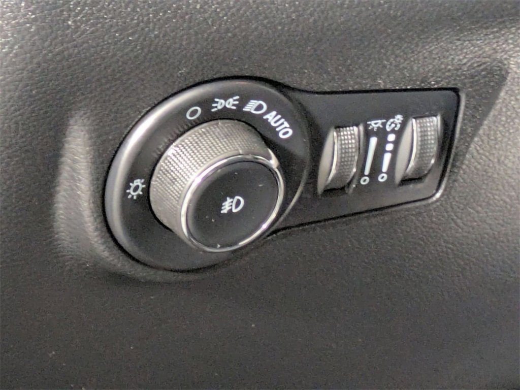 Certified 2023 Jeep Compass Limited image 13