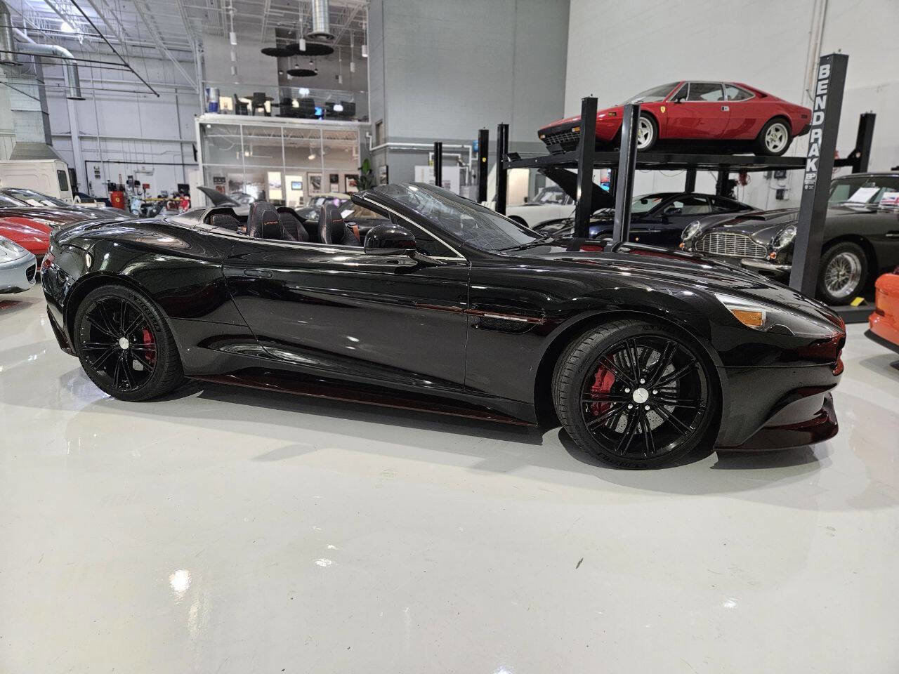 Used 2014 Aston Martin Vanquish Volante image 2