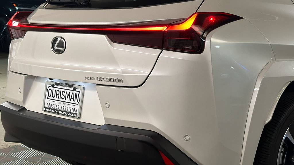 Used 2025 Lexus UX 300h AWD w/ Accessory Package (Z1) image 9