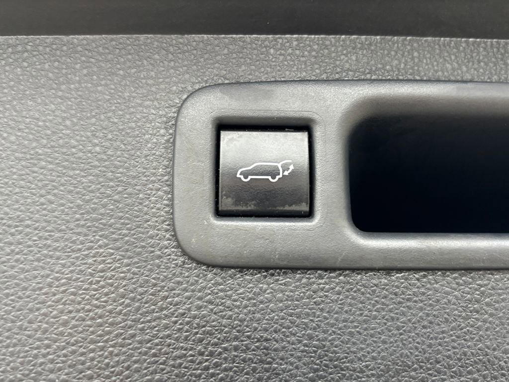 Used 2022 Toyota Highlander LE image 31