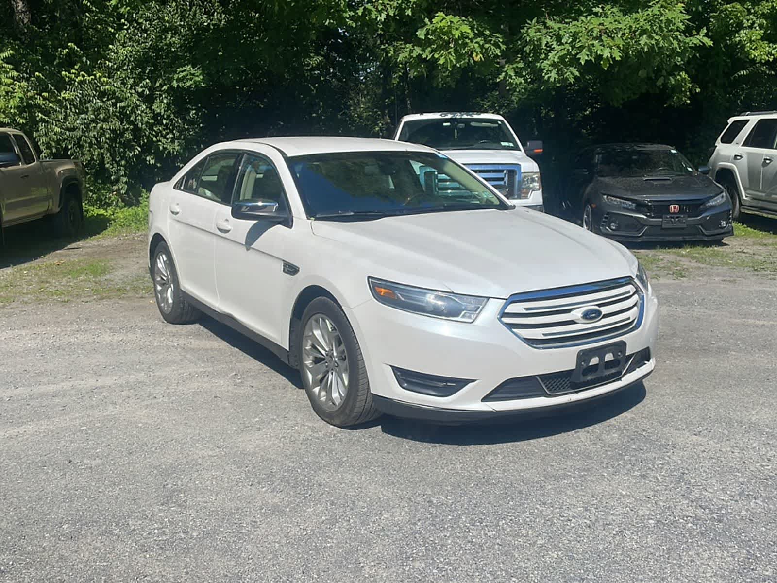 Used 2014 Ford Taurus Limited FWD image 9