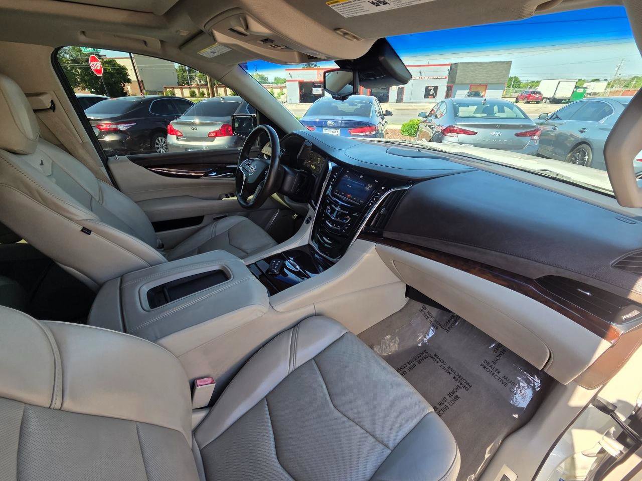 Used 2015 Cadillac Escalade Luxury RWD image 19