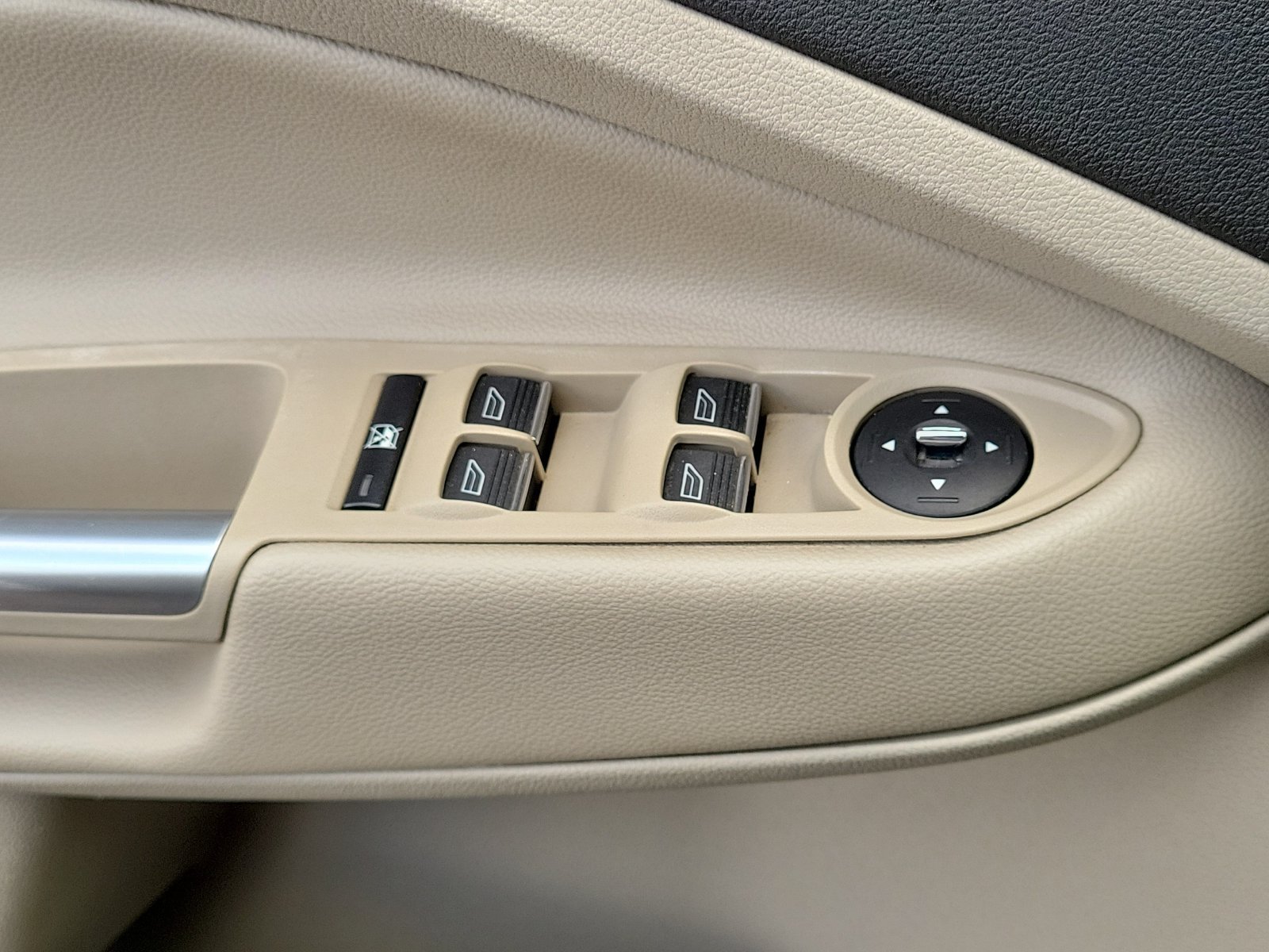 Used 2014 Ford Escape Titanium FWD image 17