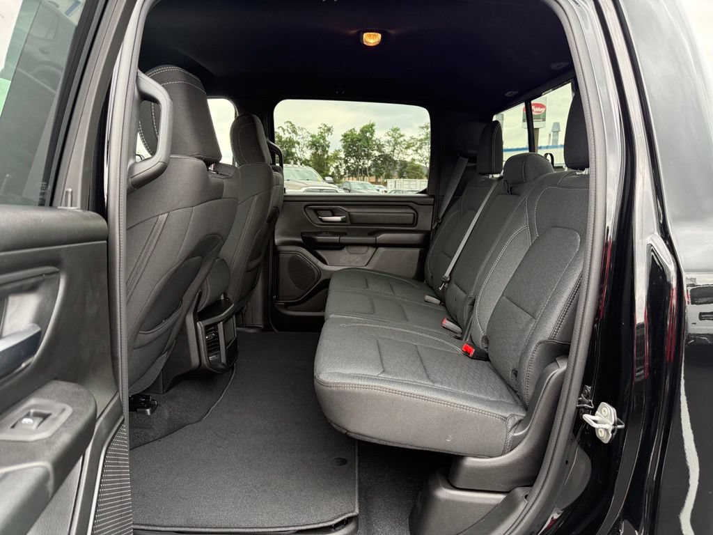 New 2026 RAM 1500 Express AWD/4WD image 12