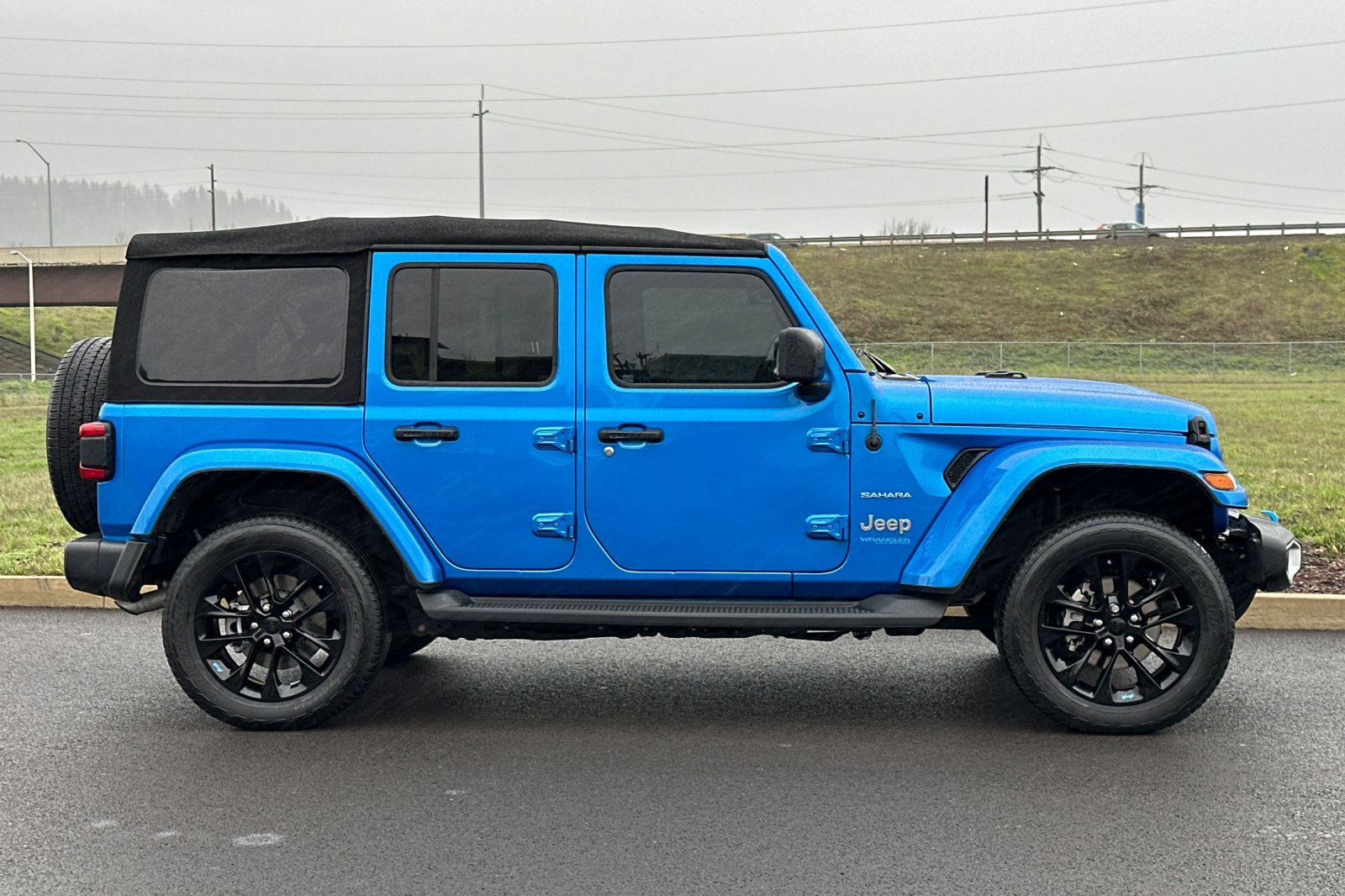 Used 2022 Jeep Wrangler Unlimited Sahara image 2