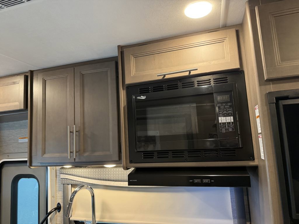 Used 2023 Ford E-450 and Econoline 450 Super Duty w/ Motorhome Prep Package image 65