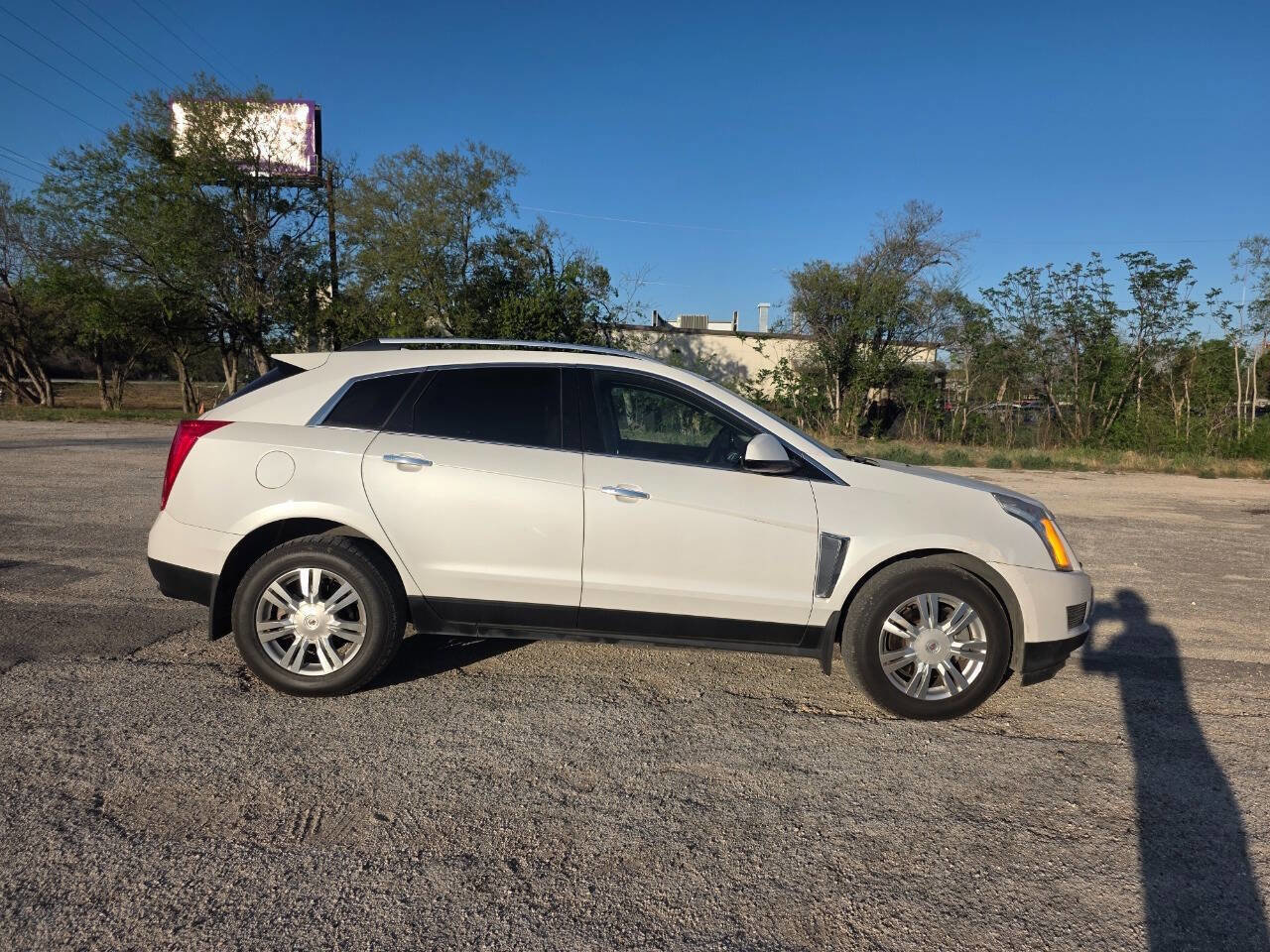 Used 2014 Cadillac SRX Luxury w/ Driver Awareness Package FWD image 3