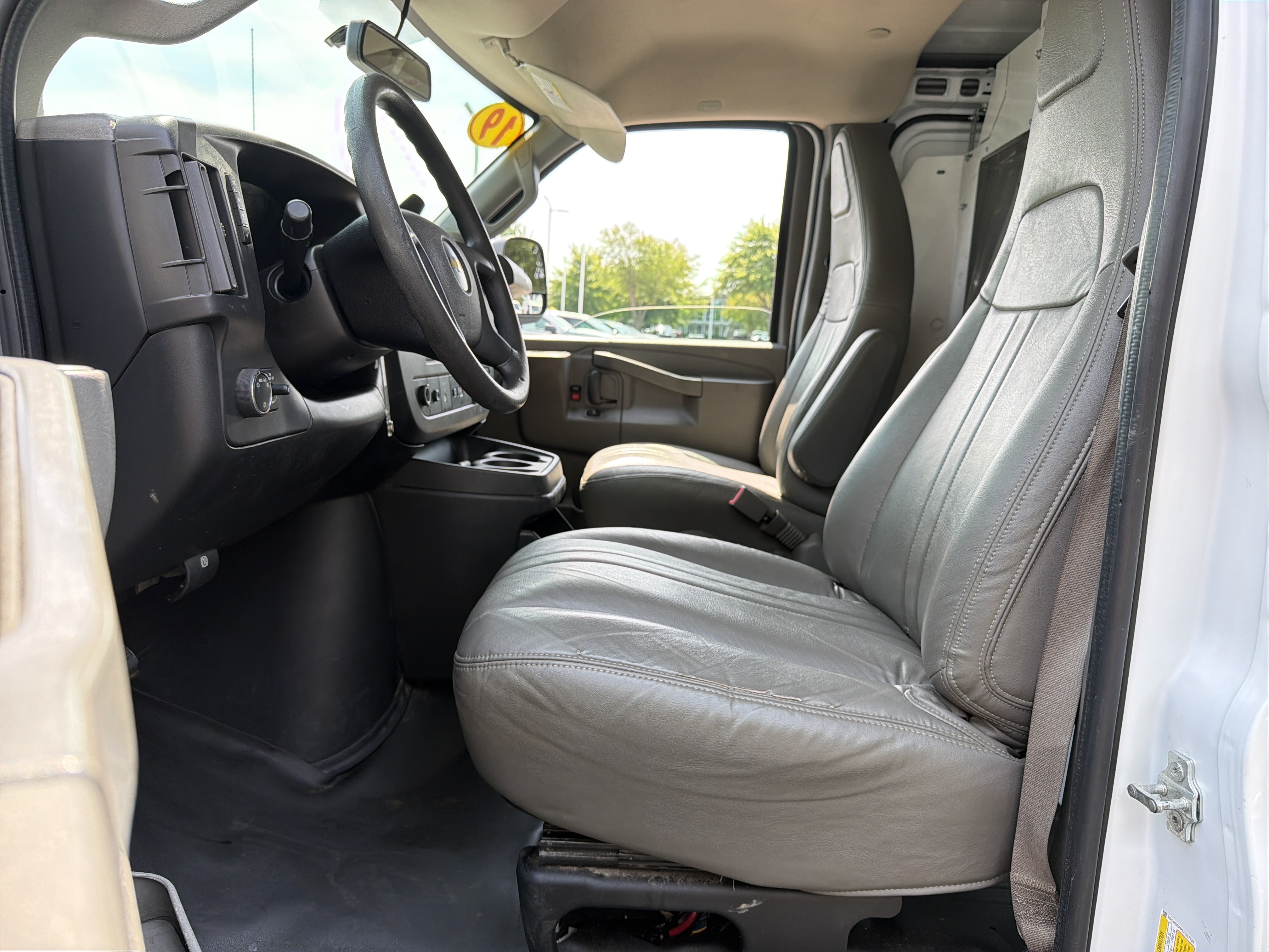 Used 2018 Chevrolet Express 2500 Extended RWD image 16