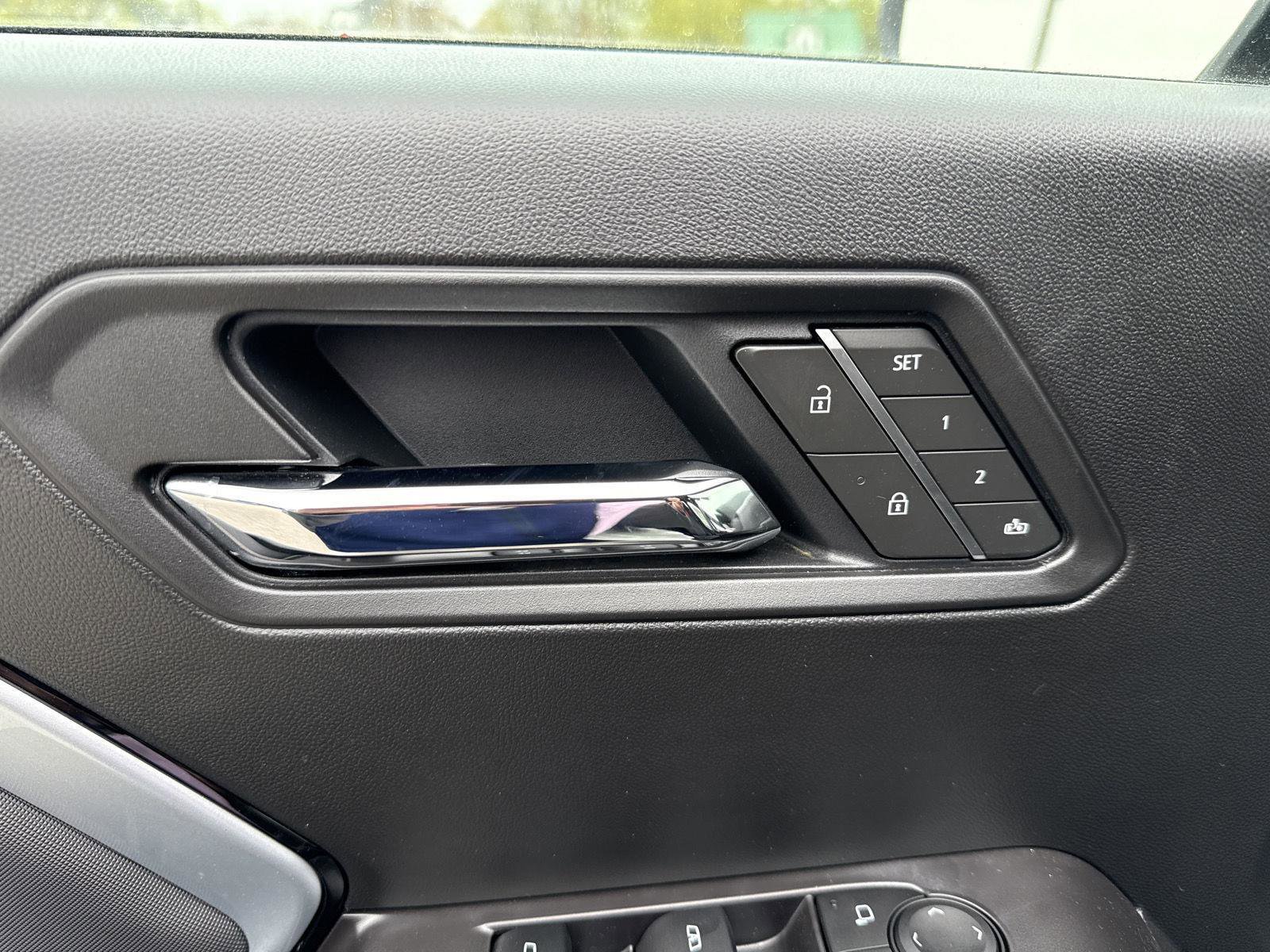 New 2025 Chevrolet Colorado Z71 w/ Midnight Edition image 14