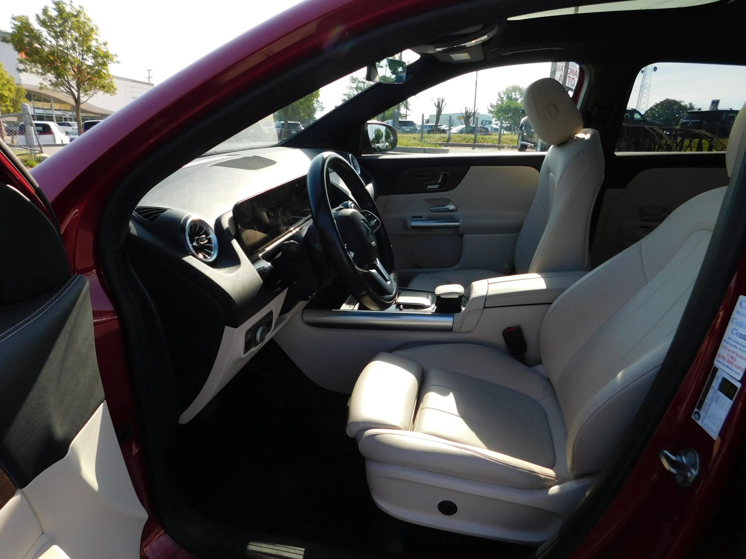 Used 2023 Mercedes-Benz GLA 250 4MATIC w/ Premium Package image 17