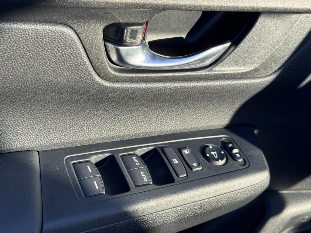 Used 2025 Honda CR-V EX image 16