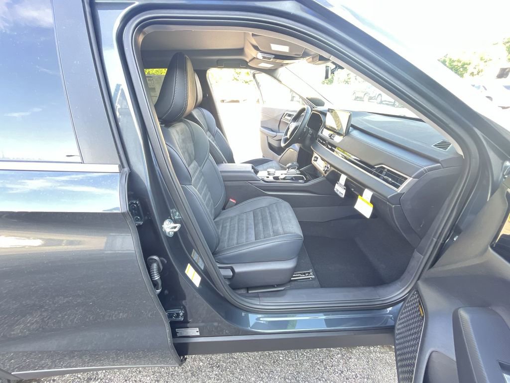 New 2025 Mitsubishi Outlander SE image 25