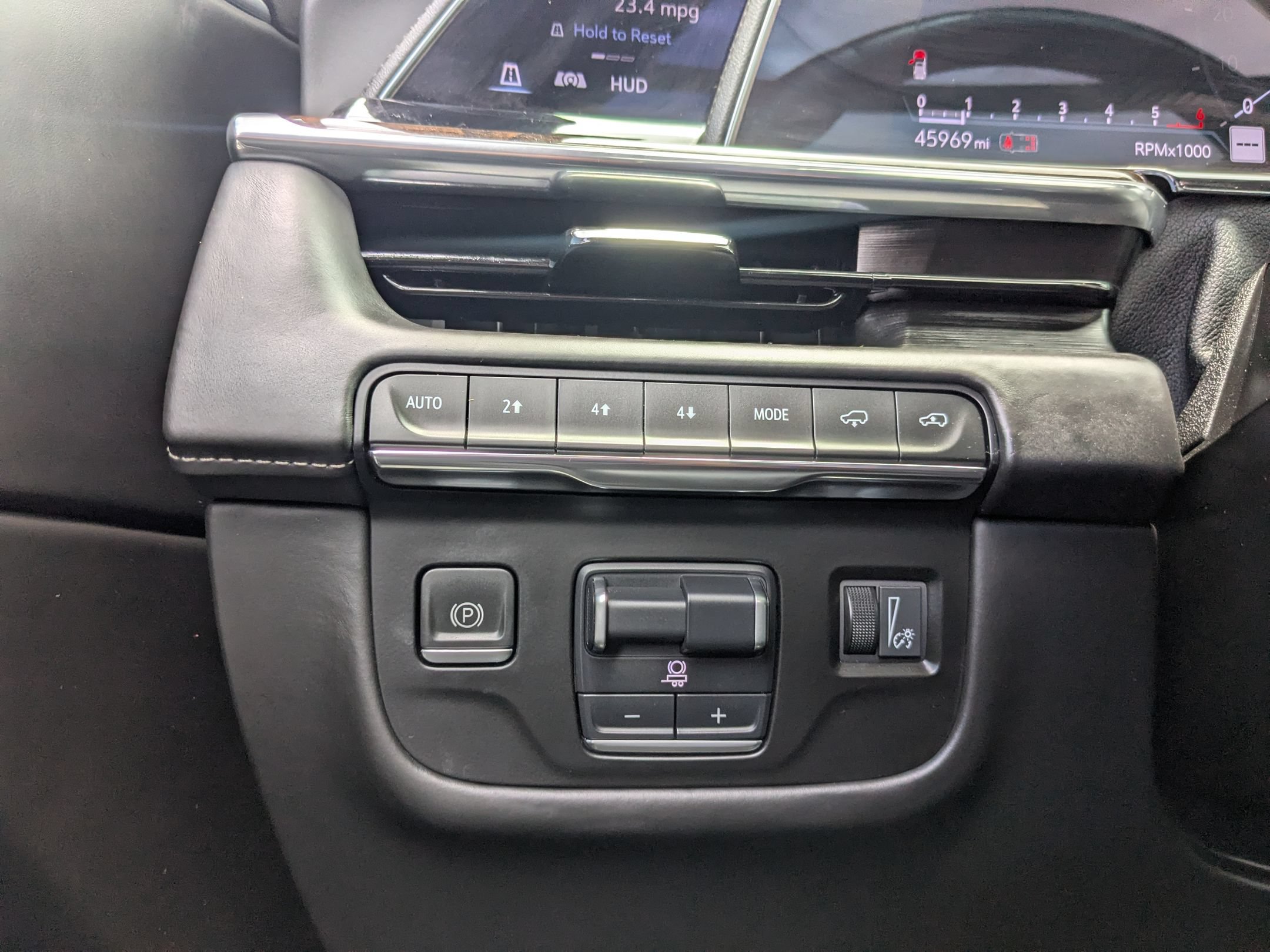 Used 2022 Cadillac Escalade Premium Luxury Platinum w/ Heavy-Duty Trailer Package AWD/4WD image 21