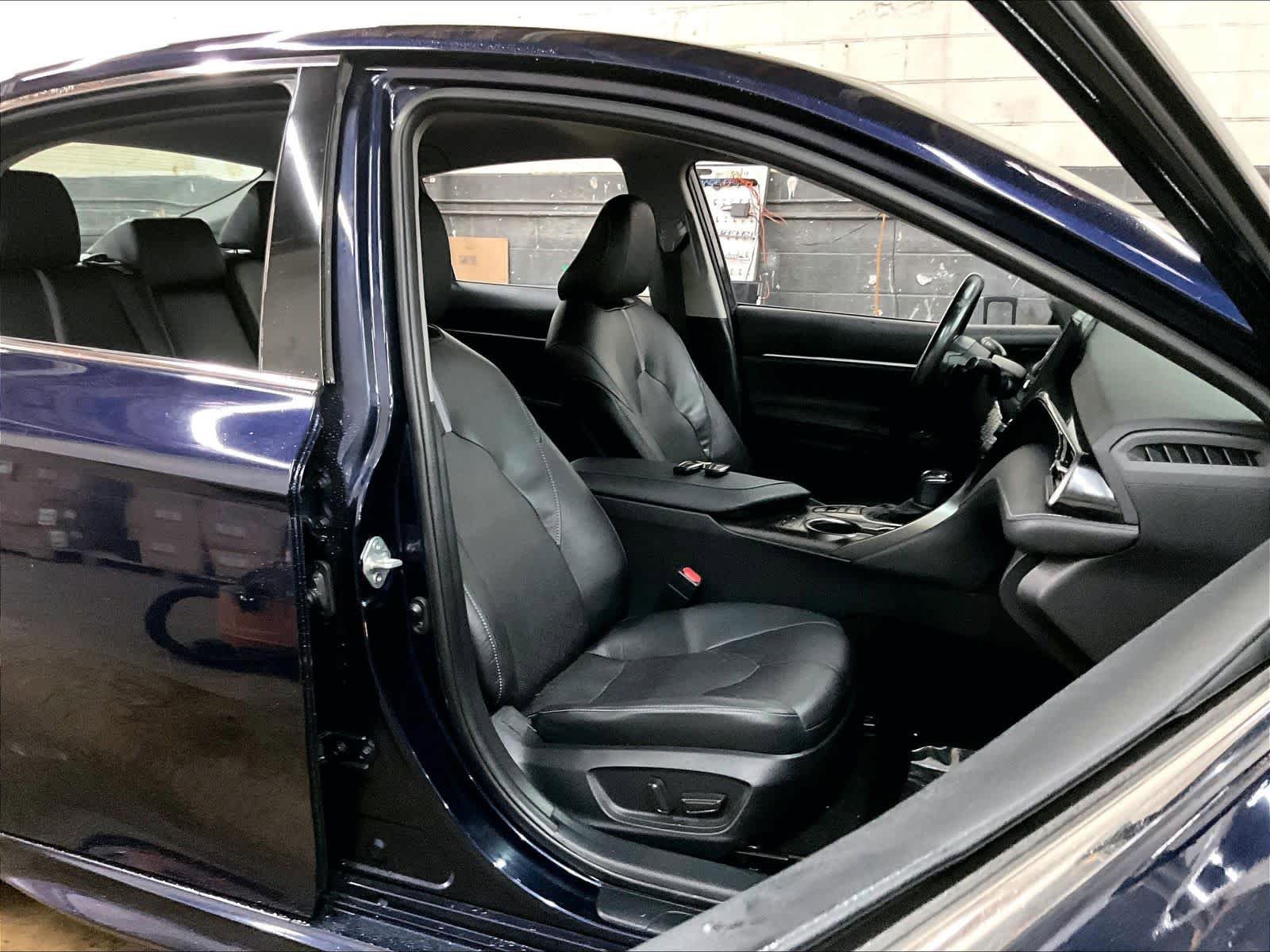Used 2022 Toyota Camry XSE FWD image 9