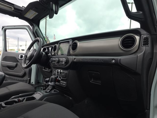 Used 2023 Jeep Wrangler Unlimited w/ Sun & Screen Package AWD/4WD image 47