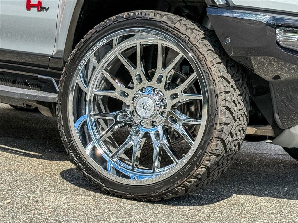 Used 2024 GMC Hummer EV 3X w/ LPO, Illumination Package image 30